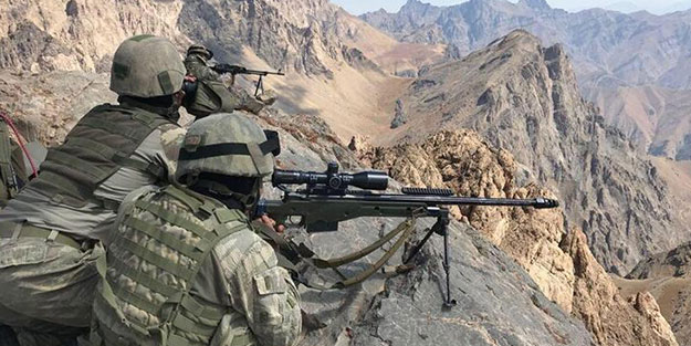 Komandolar sızmaya çalışan teröristlere geçit vermedi