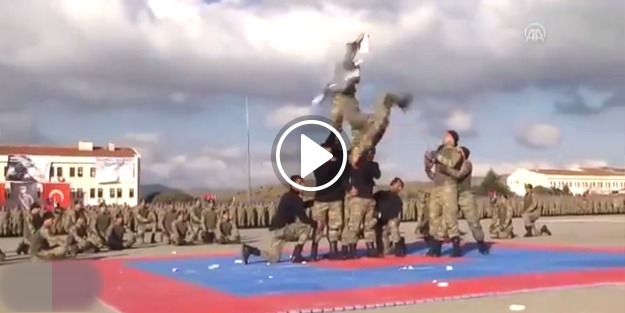 Komandolardan nefes kesen gösteri!