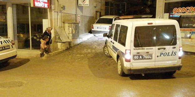 Komedi filmi gibi hırsızlık! Önce çaldığı parayı düşürdü sonra çaldığı araç yolda kaldı...