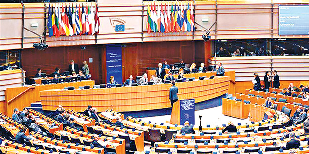 Komisyonu bile zor kurdular! AB'de çöküş dönemi başladı