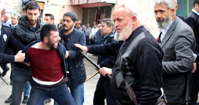 Komşu esnafların kavgasında 7 kişi yaralandı