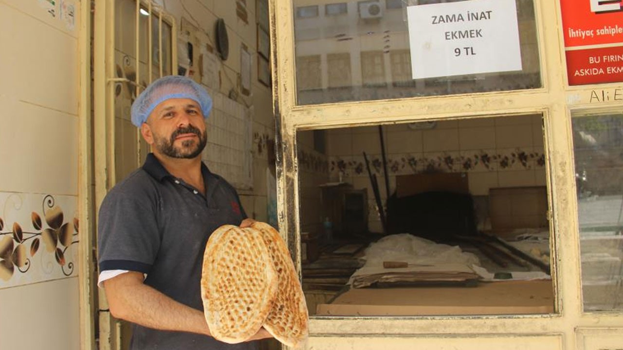 Komşu fırıncılara sinirlendi ekmeğe indirim yaptı
