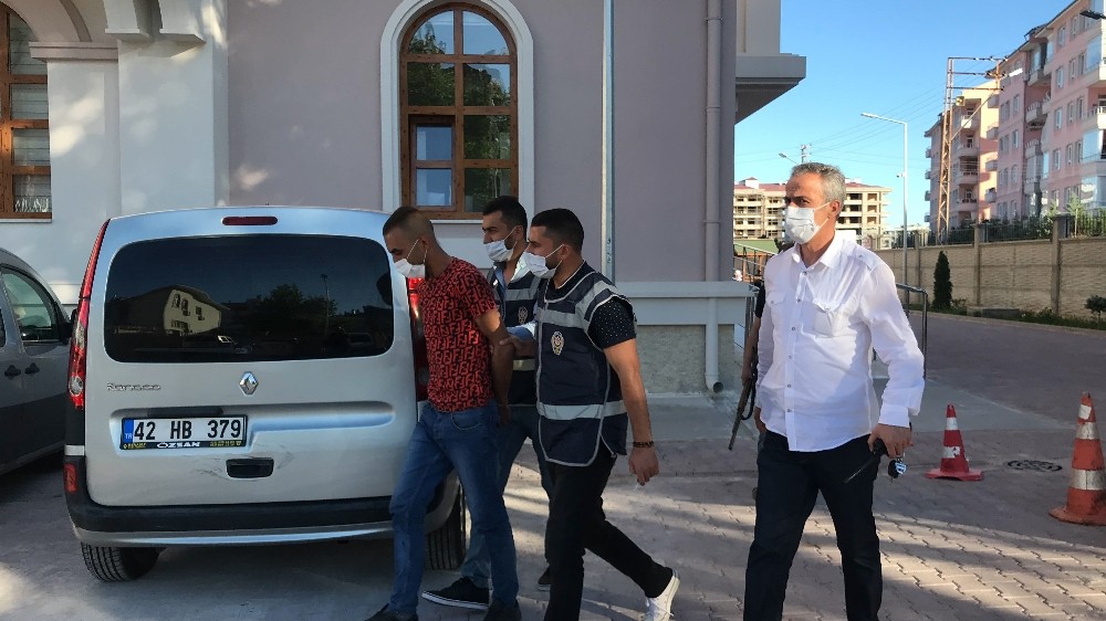 Komşu hırsızlık şüphelisi çaldığı altınları çalamadan yakalandı 