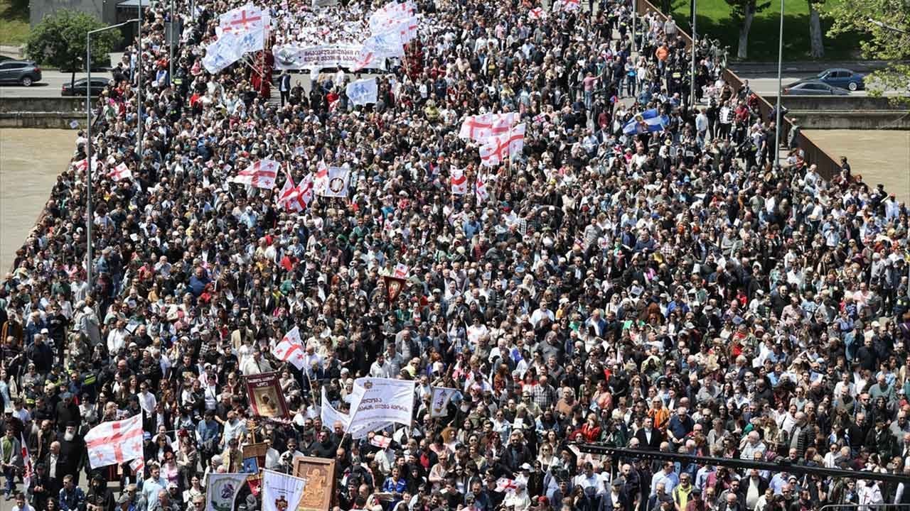 Komşu tescilli fesat sözleşmesini paçavraya çevirdi! Seküler yobazlara kapak olsun! CHP Duymasın!