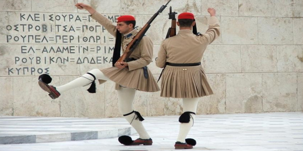 Komşu ülkede kadınlara askerlik yolu göründü!
