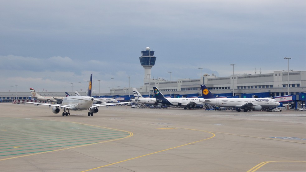 Komşuda alarm! Havalimanlarında iniş kalkışlar askıya alındı