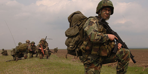 Komşuda asker krizi! Ordu kadrosunu tamamlayamıyorlar