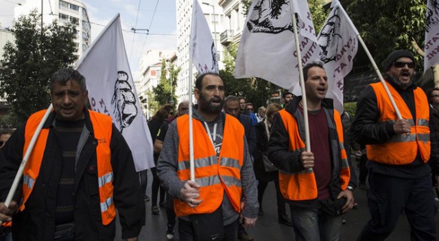 Komşu'da kamu çalışanları greve gitti