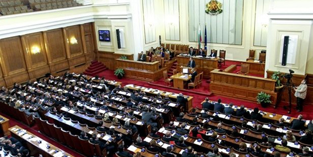 Komşuda seçim sonuçları belli oldu: 27 Türk ve Müslüman Meclis'e girdi