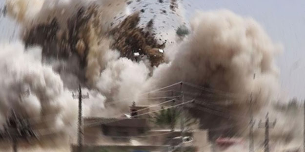 Komşuda sıcak anlar! Teröristler camide kendilerini patlattı