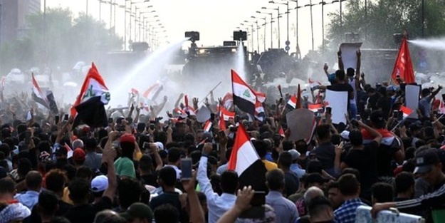 Komşuda sular durulmuyor! Başbakan'ın istifası da çare olmadı