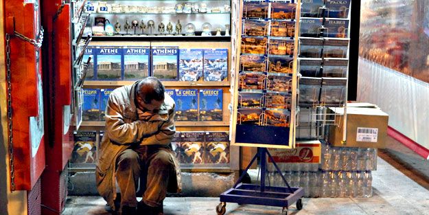 Komşuda sefalet diz boyu