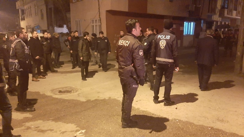 Komşular arasında yumruklu kavga 
