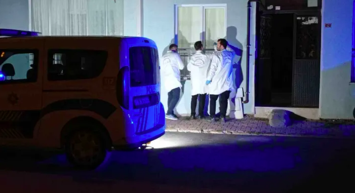 Komşular birbirine girdi, sokaktan geçen 3 kadın yaralandı