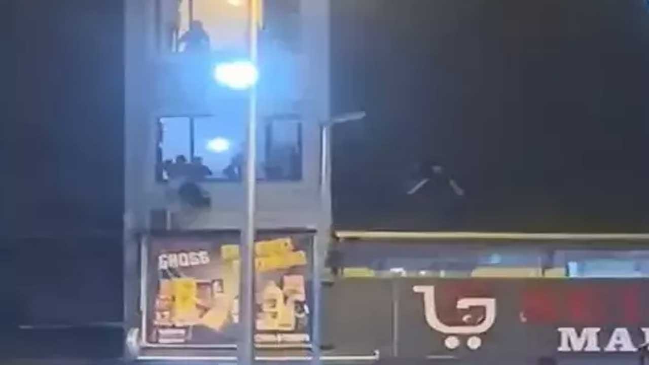 Komşuların kavgasında pencereden atıldı