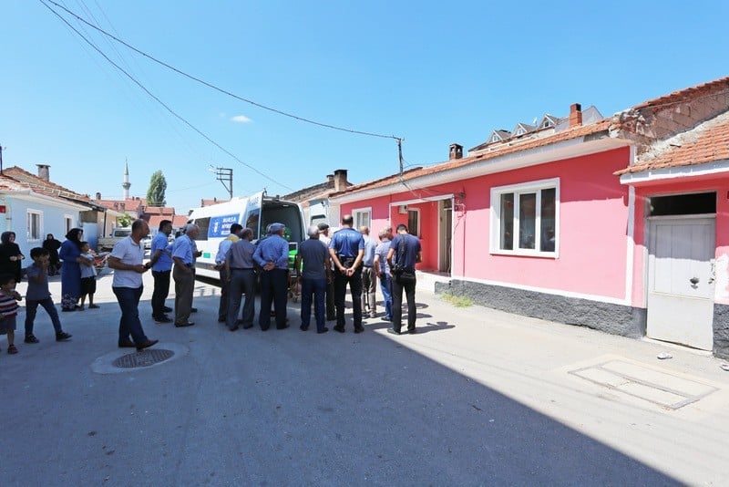 Komşularının merak ettiği vatandaş evinde ölü bulundu 
