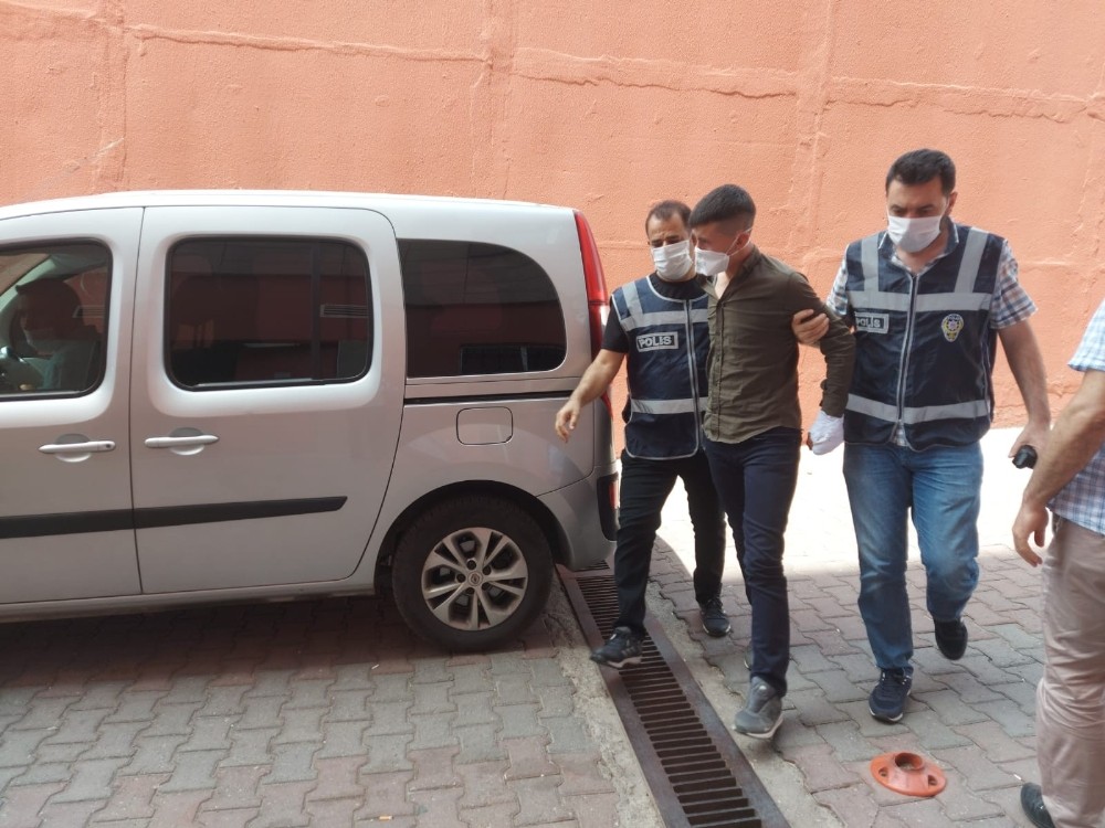 Komşusunu bıçakla öldüren şahıs yakalandı 