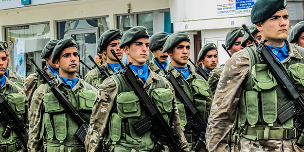 Komşu'yu sarsan gelişme! Koronavirüs orduya sıçradı