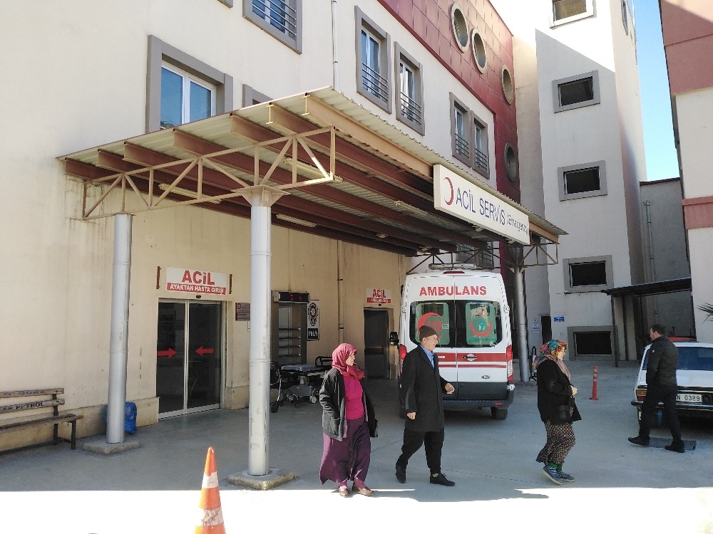 Kömür sobası yaşlı çifti ayırdı 