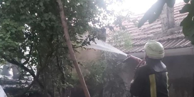 Kömürlükte çıkan yangın korkuttu