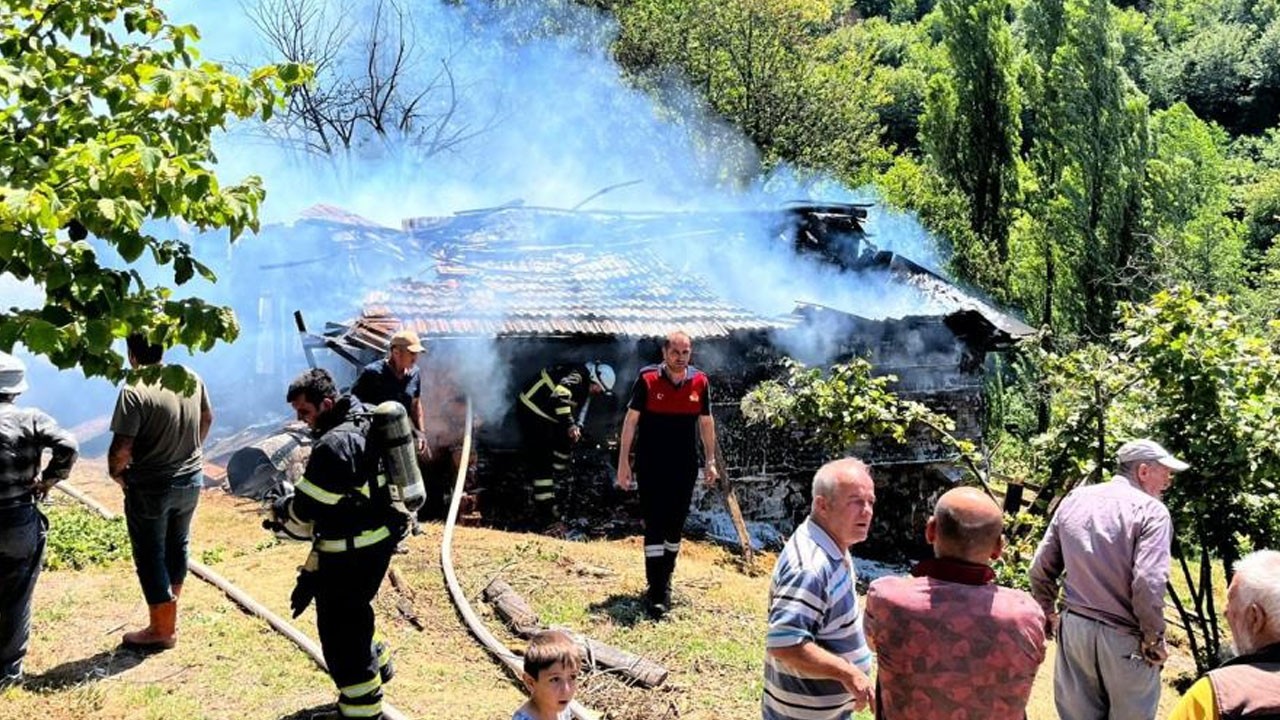 Kömürlükte çıkan yangın korkuttu