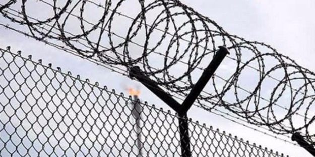 Komutan, firariyi yakalamak için...