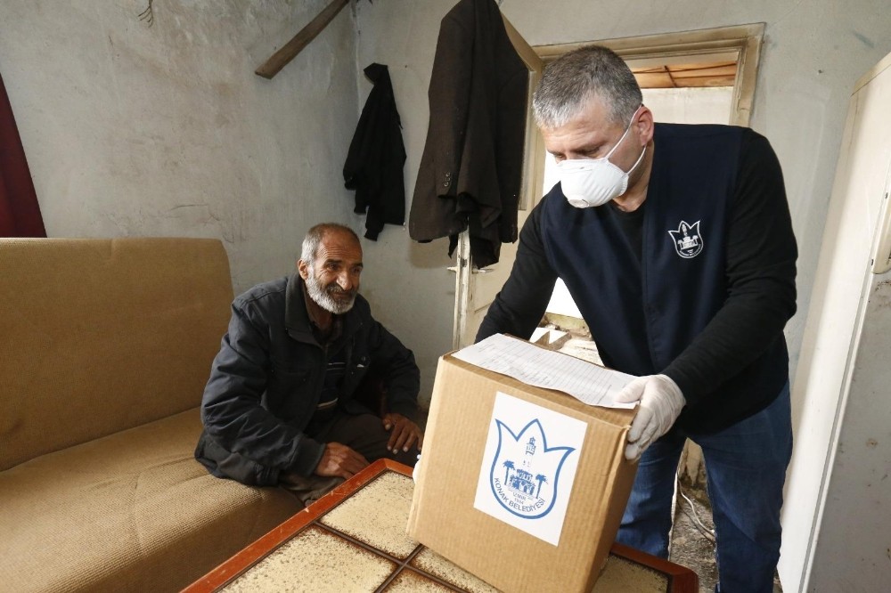 Konak, bakıma muhtaçlara el uzatıyor 