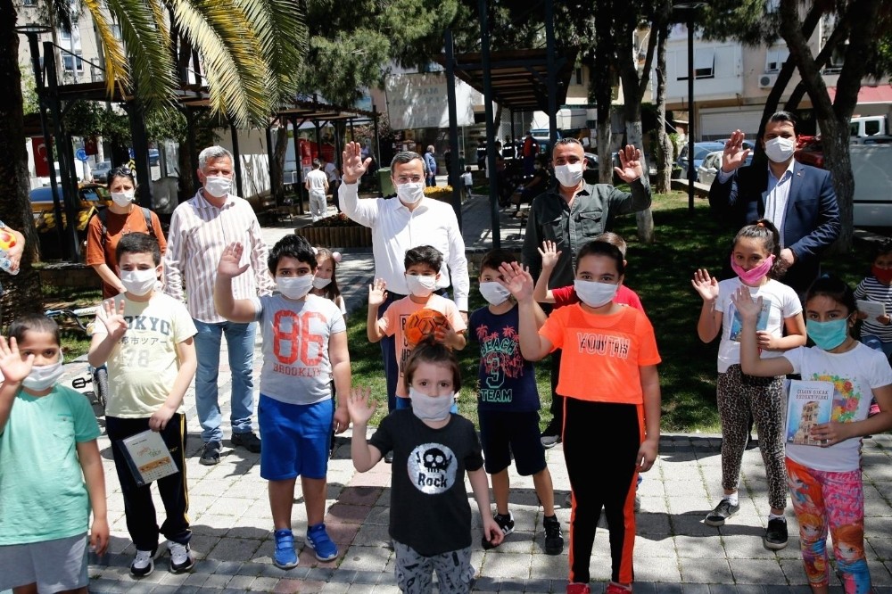 Konak’ta parklar yeniden çocukların oldu 