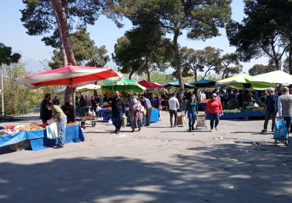 Konak’ta pazarlara yasak ayarı 