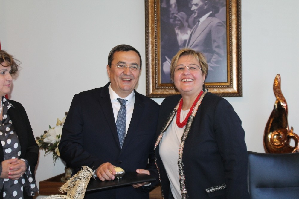 Konak’ta Pekdaş görevini Batur’a devretti 