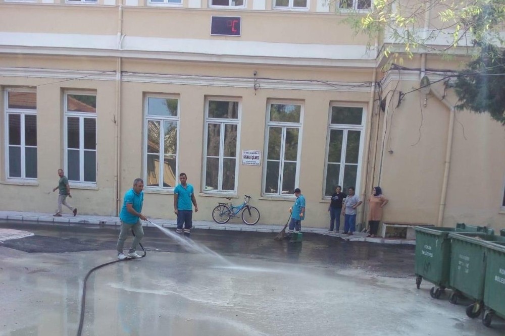Konak’tan okullara temizlik harekatı 