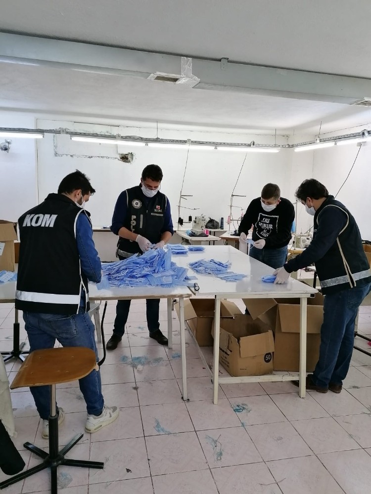 Konfeksiyon atölyesine kaçak maske operasyonu 