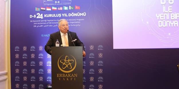 Kongredeki konuşmasında İslam dini için 'barbarlık' diyen Fransız siyasetçiye sert tepki!