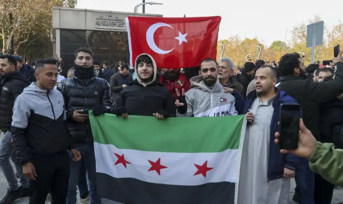 Kongresinde bile Türk bayrağı koymayanlar ile iş birliği yapan CHP’liler Utanın!