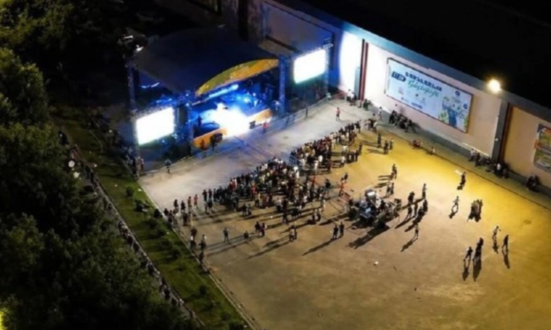 Konser alanını boş gören şarkıcı Doğan: Malatyalılar nerede? 'Kayısı toplamaya gittiler!'