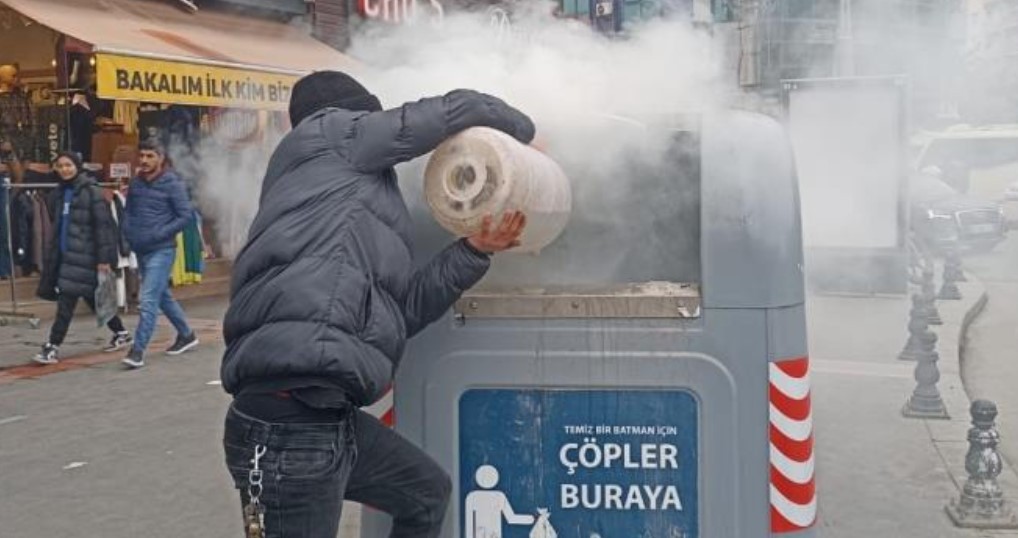 Konteyner yangını büyümeden söndürüldü