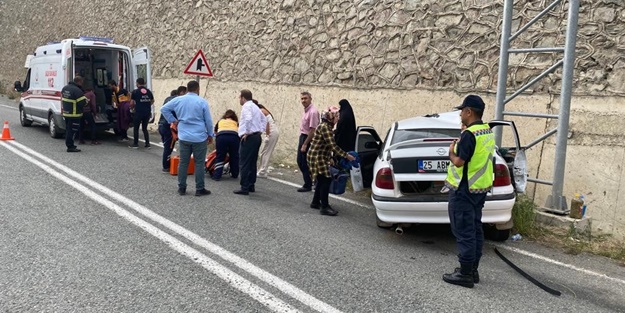 Kontrolden çıkan araç direğe çarptı: Yaralılar var