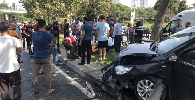Kontrolden çıkan araç ortalığı savaş alanına çevirdi