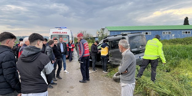 Kontrolden çıkan hafif ticari araç takla attı: Yaralılar var