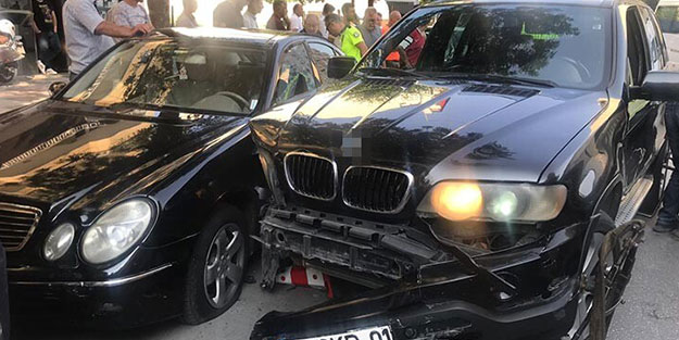 Kontrolden çıkan lüks araç, ortalığı birbirine kattı