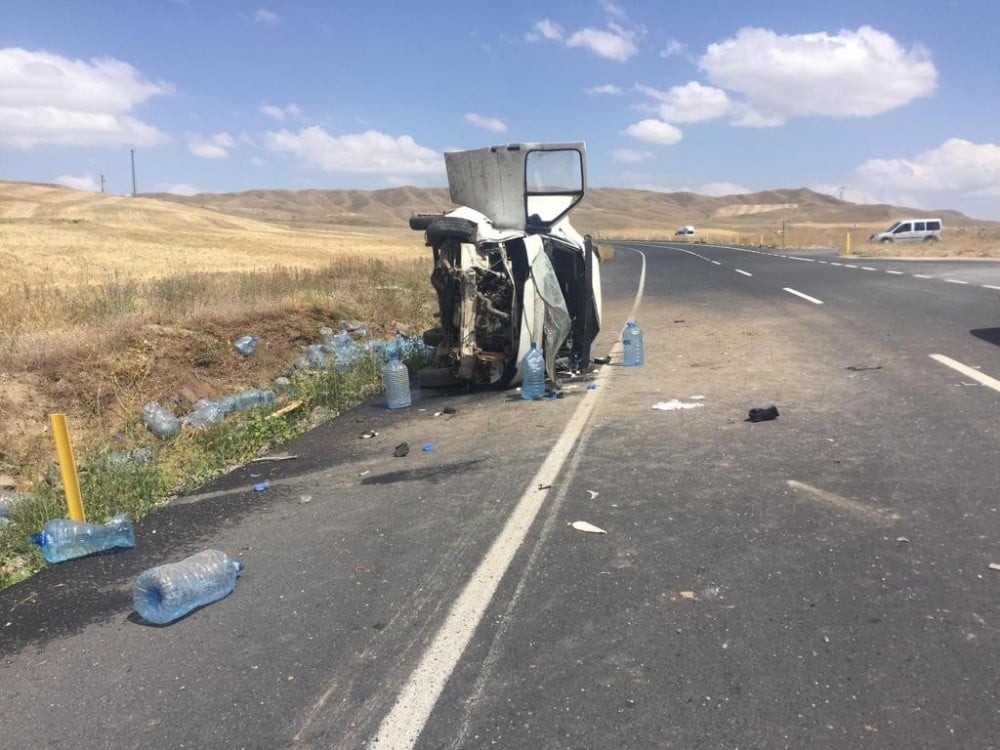 Kontrolden çıkan minibüs takla attı: 1 yaralı 