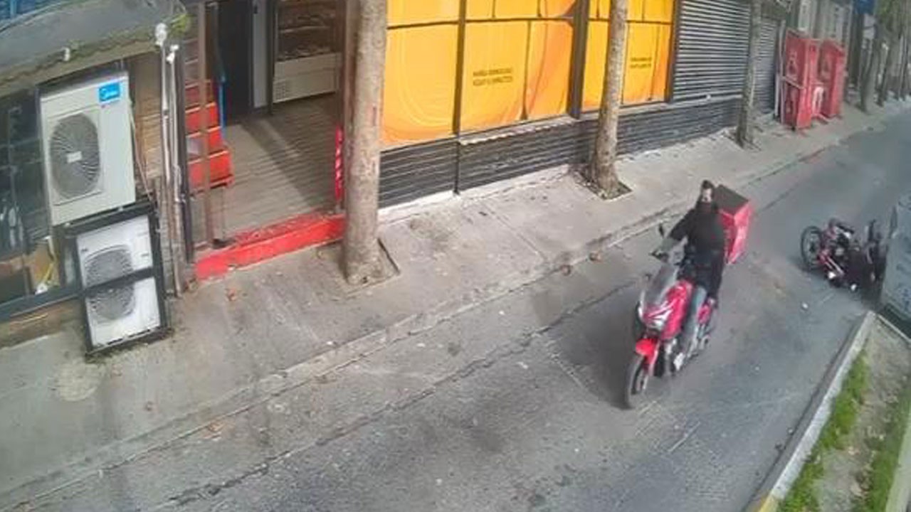 Kontrolden çıkan motosiklet metrelerce sürüklendi!