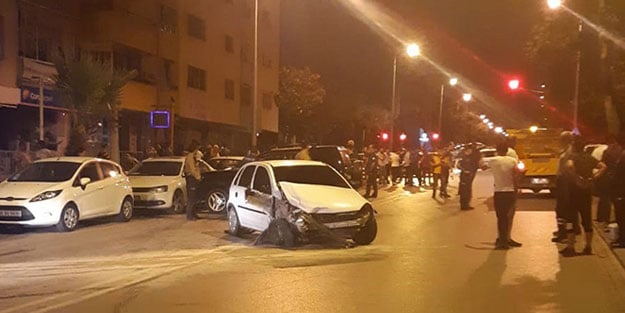 Kontrolden çıkan otomobil 11 araca çarptı