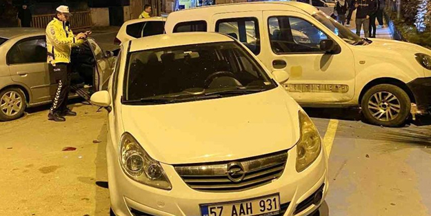 Kontrolden çıkan otomobil 4 aracı biçti