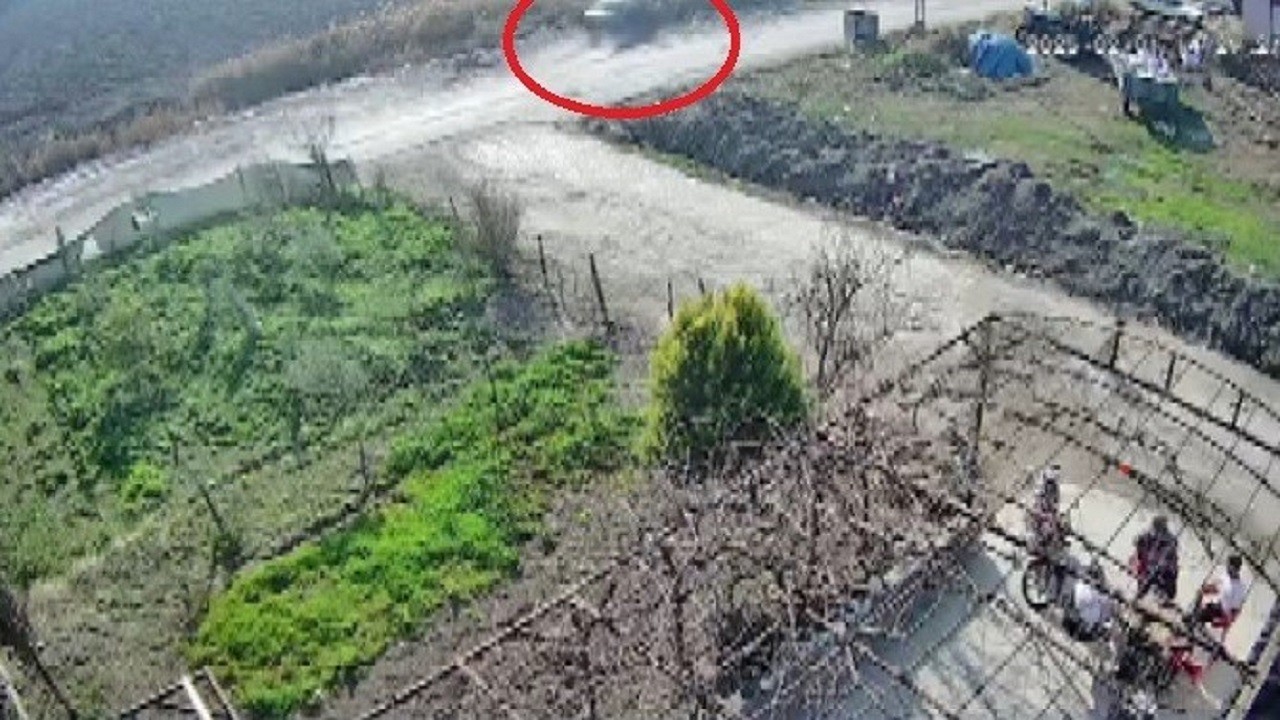 Kontrolden çıkan otomobil dereye uçtu