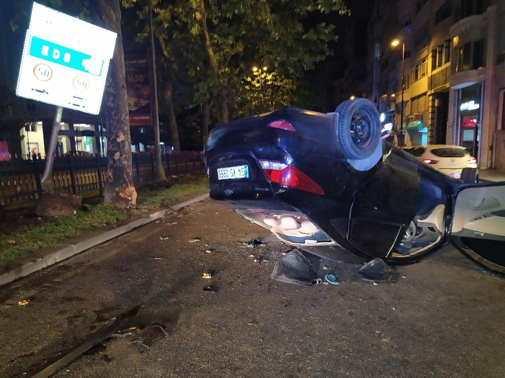 Kontrolden çıkan otomobil takla atarak devrildi: 2’si ağır 5 yaralı 