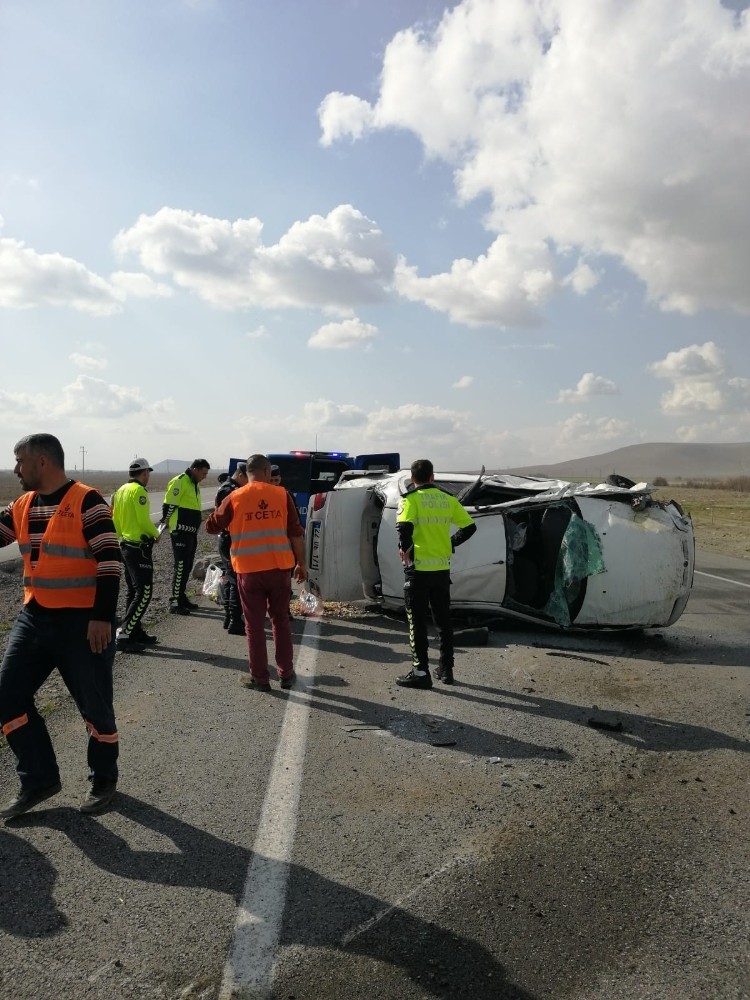 Kontrolden çıkan otomobil takla attı: 4 yaralı 
