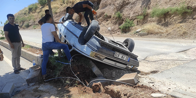 Kontrolden çıkan otomobil takla attı