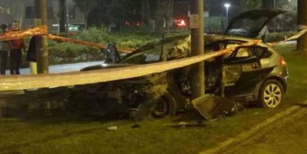 Kontrolden çıkan otomobil tramvay hattına girdi