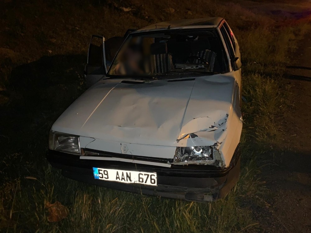 Kontrolden çıkan otomobil yayalara çarptı:1’i ağır 2 yaralı 
